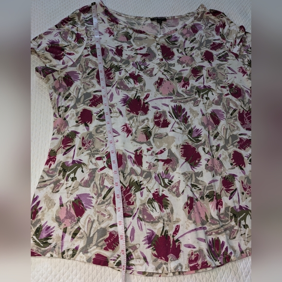 LANE BRYANT Flower V-neck Top - Picture 8 of 10
